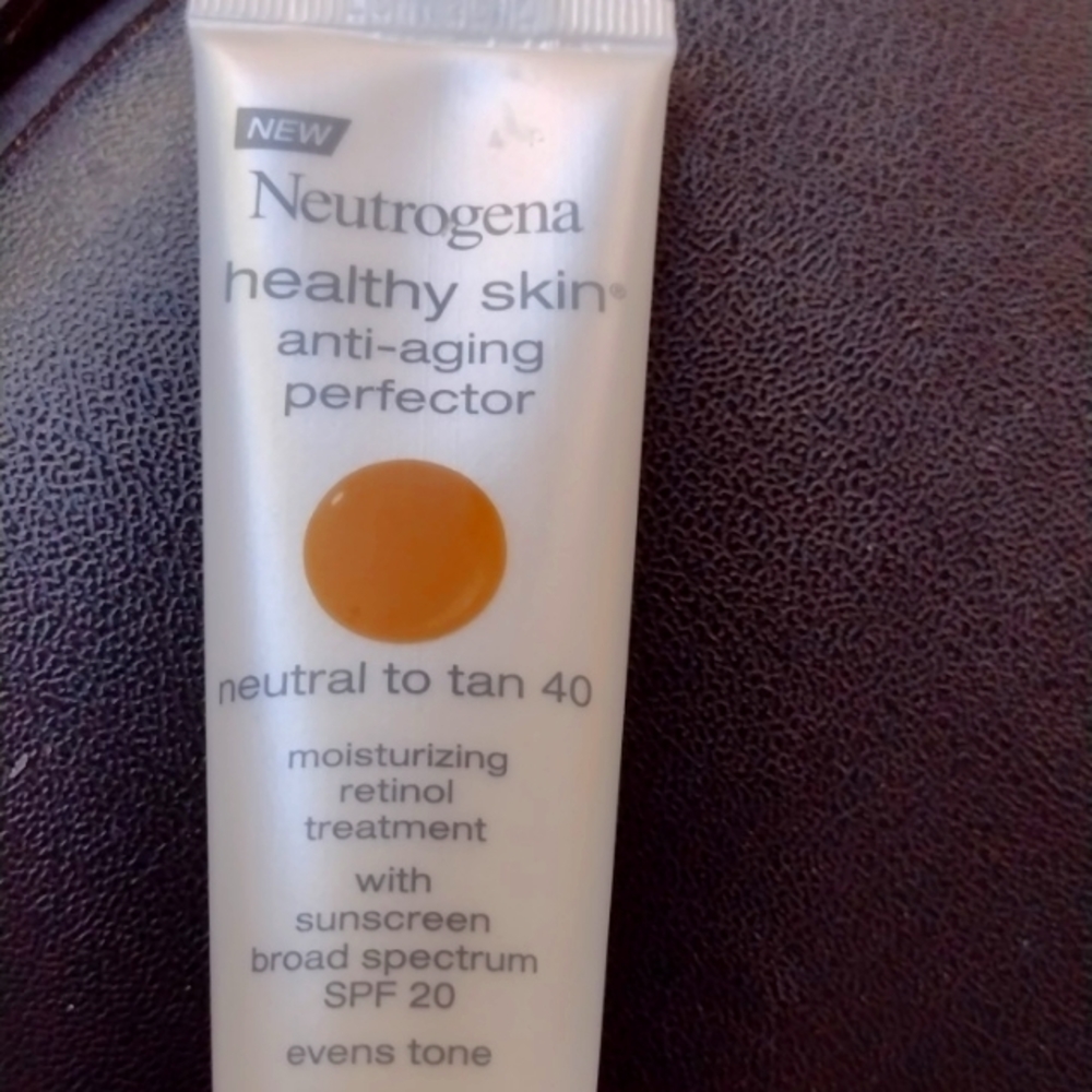 Neutrogena Healthy Skin anti-aging perfect or.  Moisturizing retinol treatment